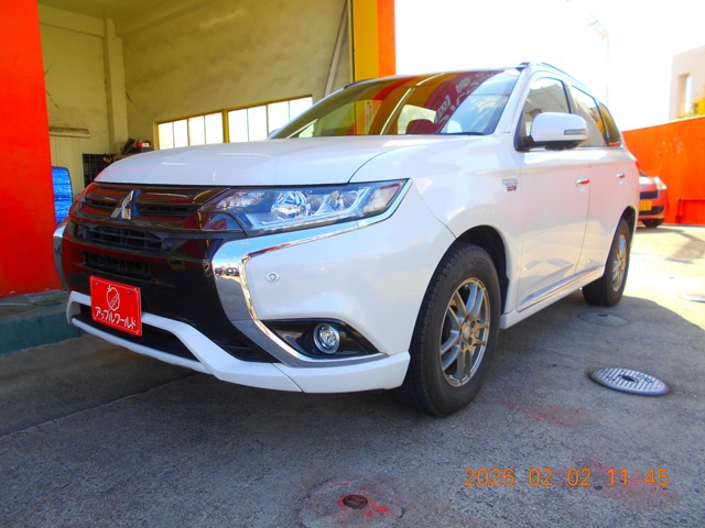 Mitsubishi Outlander PHEV 1