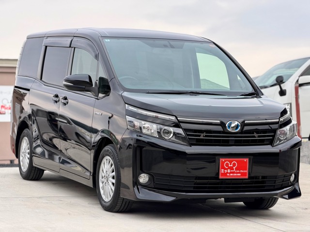 Toyota Voxy 1