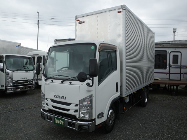 Isuzu Elf 1