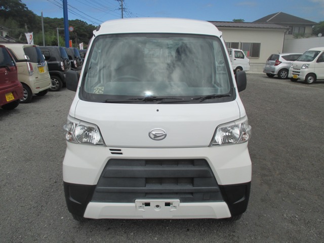 Daihatsu Hijet Cargo 1