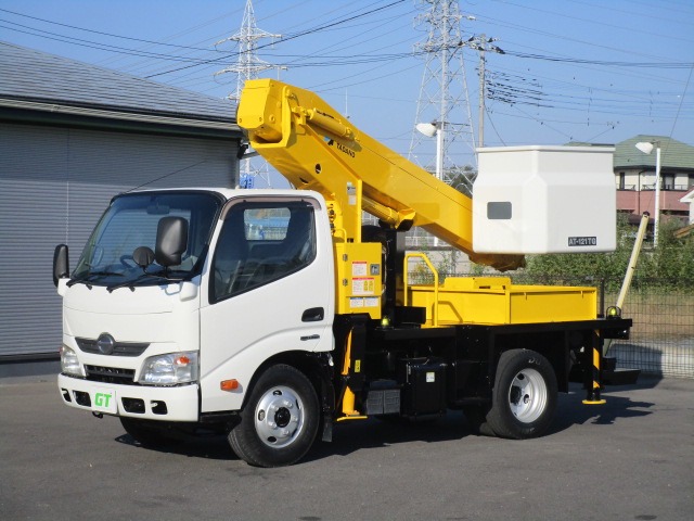 Hino Dutro 1