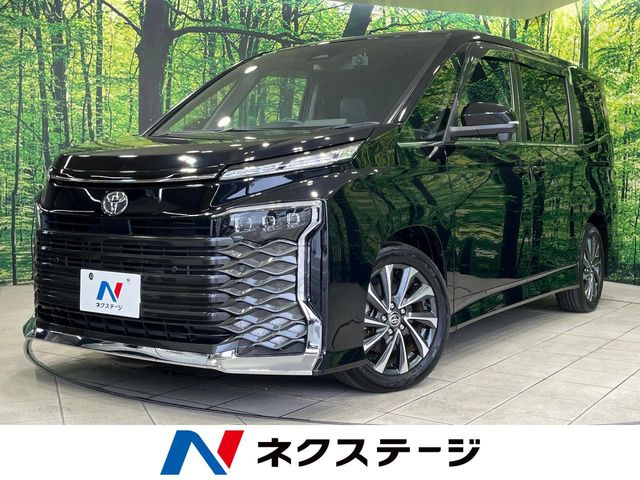 Toyota Voxy 1