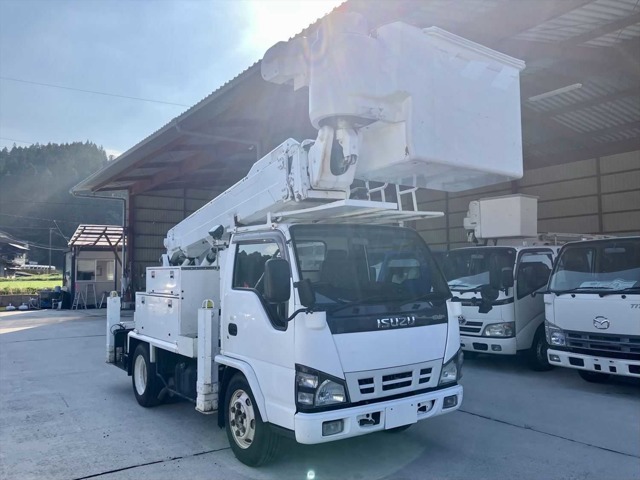 Isuzu Elf 1