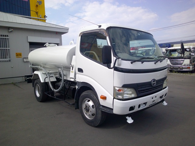 2010 Hino Dutro