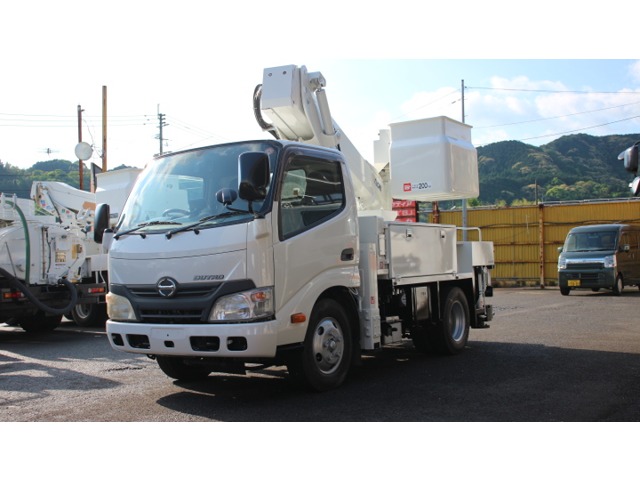 Hino Dutro 1