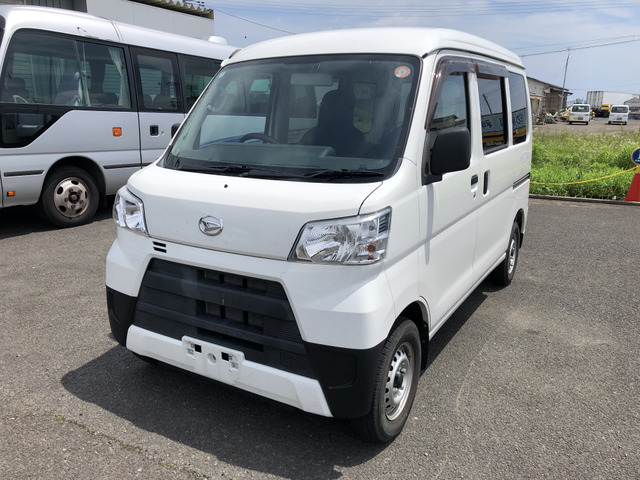 Daihatsu Hijet Cargo 1