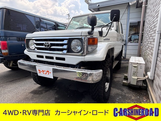 Toyota Land Cruiser 70 2