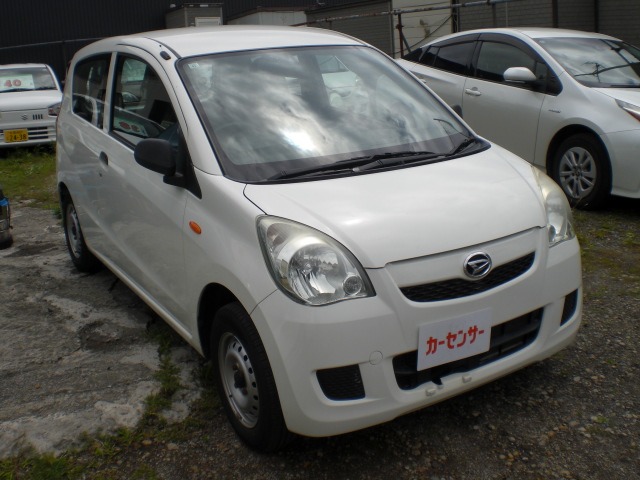 Daihatsu Mira 1