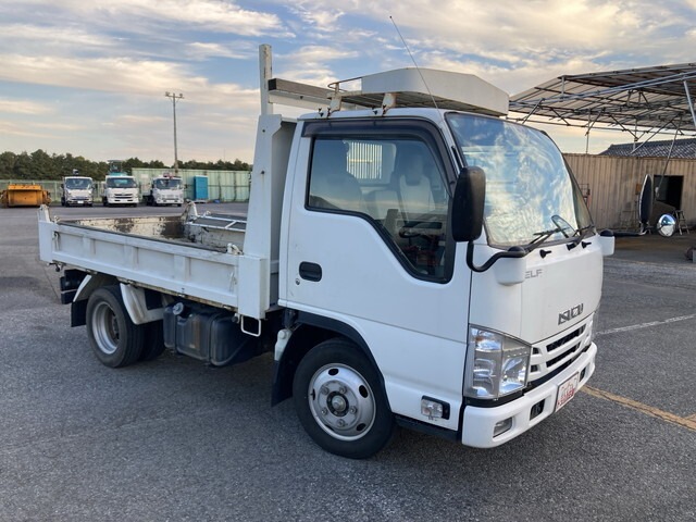 2017 Isuzu Elf