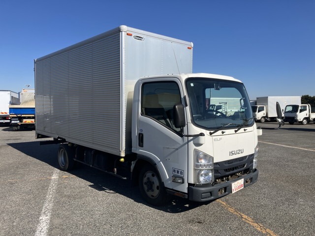 Isuzu Elf 1
