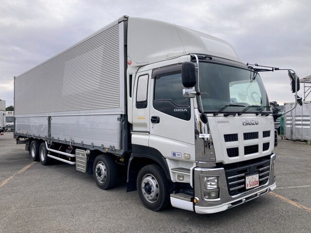 Isuzu Giga 1