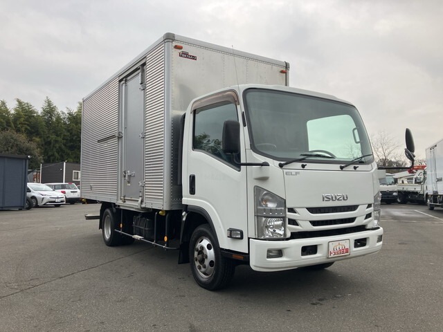 2018 Isuzu Elf