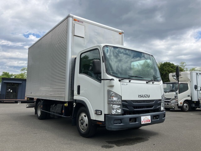 2018 Isuzu Elf