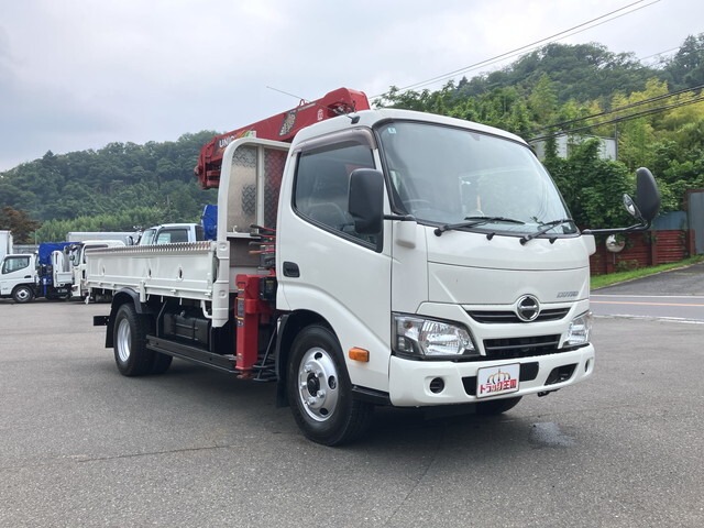 Hino Dutro 1