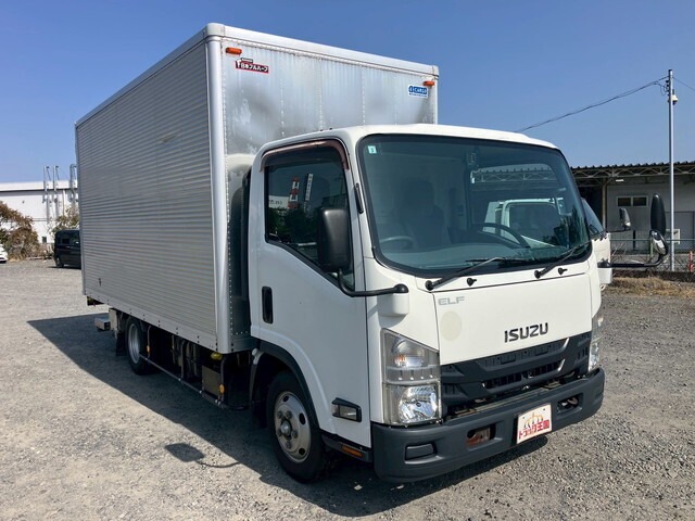 Isuzu Elf 1