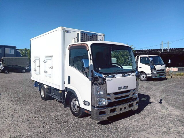 Isuzu Elf 1