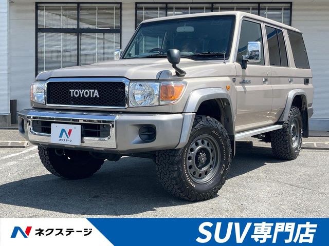 Toyota Land Cruiser 70 2