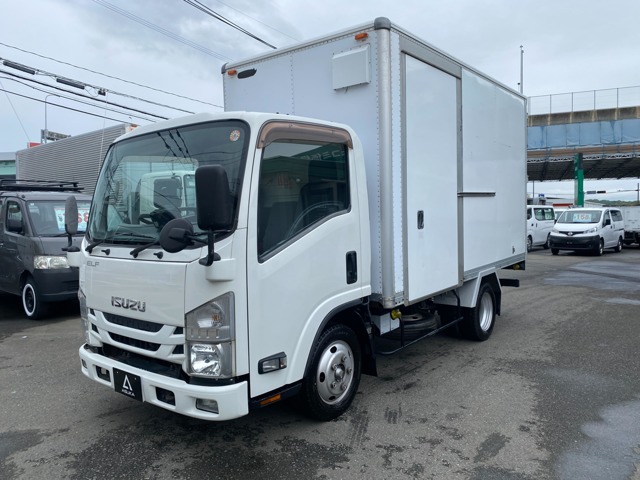 Isuzu Elf 1