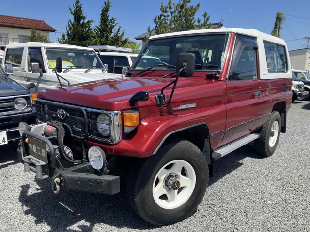 Toyota Land Cruiser 70 2