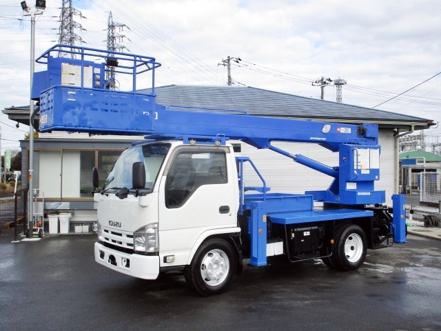 Isuzu Elf 1