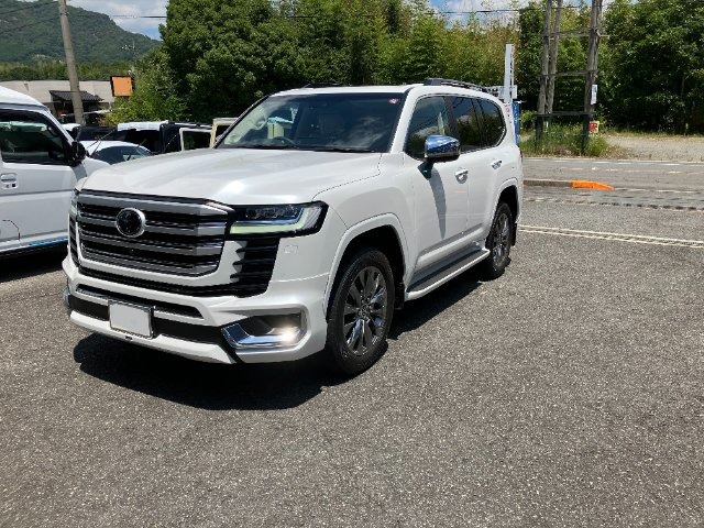 Toyota Land Cruiser 300 2