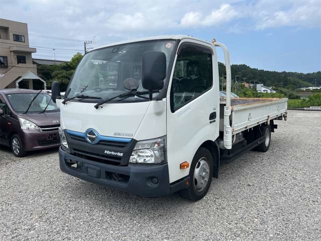 Hino Dutro Hybrid 1