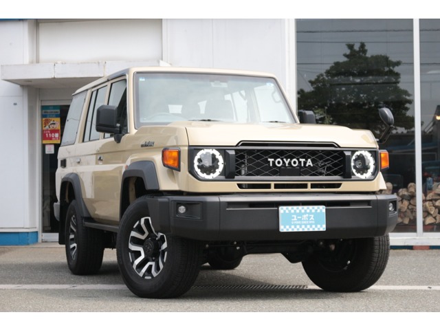 Toyota Land Cruiser 70 2