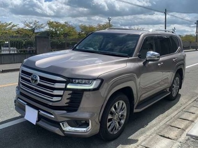 Toyota Land Cruiser 300 2