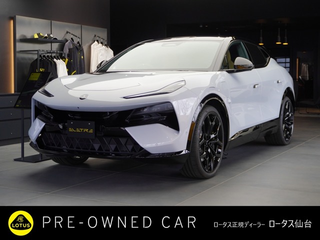 Lotus Eletre 600 Sport SE in Zenith White with 23-inch multi-spoke gloss black wheels, gold interior, highway assist pack, black badge pack, and rear privacy glass