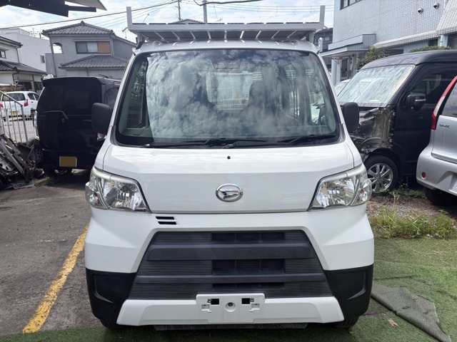 Daihatsu Hijet Cargo 1