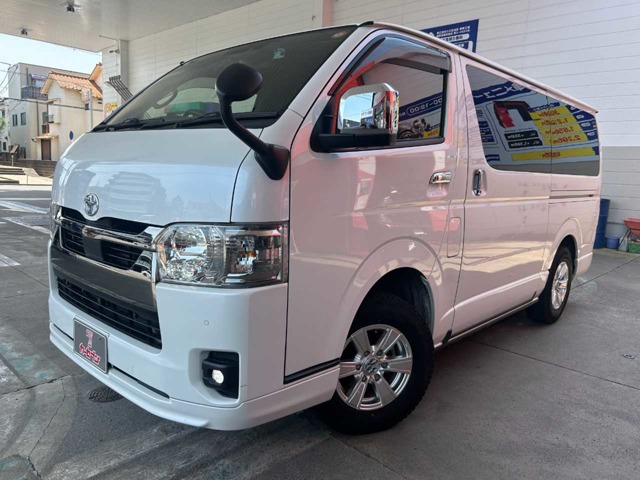 Toyota Hiace Van 1