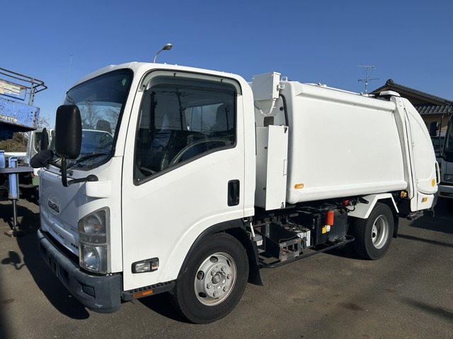 Isuzu Elf 1