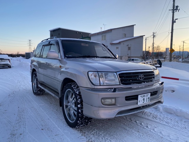 Toyota Land Cruiser 100 2