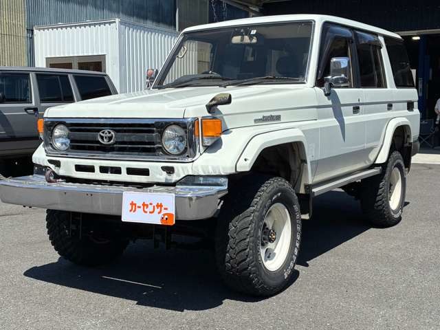 Toyota Land Cruiser 70 2