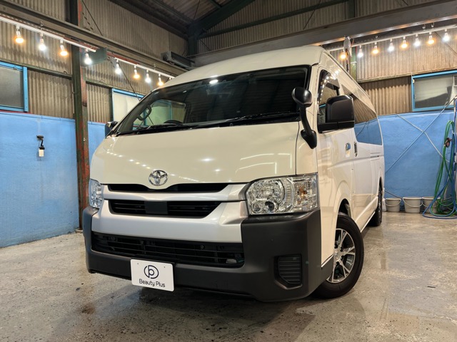 Toyota Hiace Commuter 1