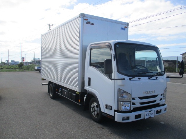 Isuzu Elf 1