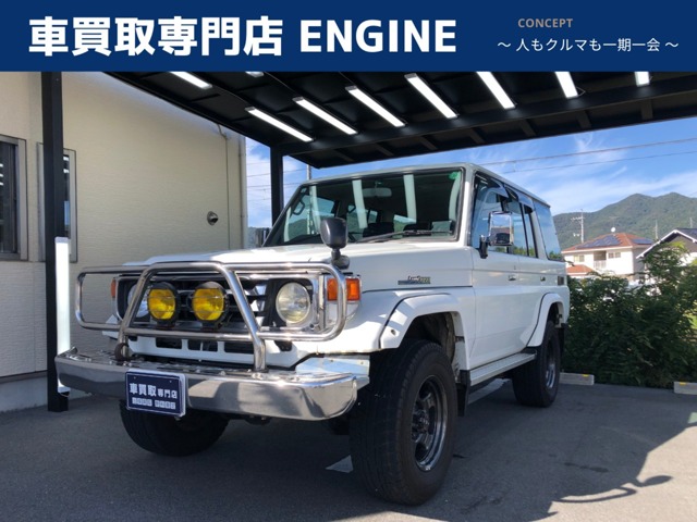 Toyota Land Cruiser 70 2