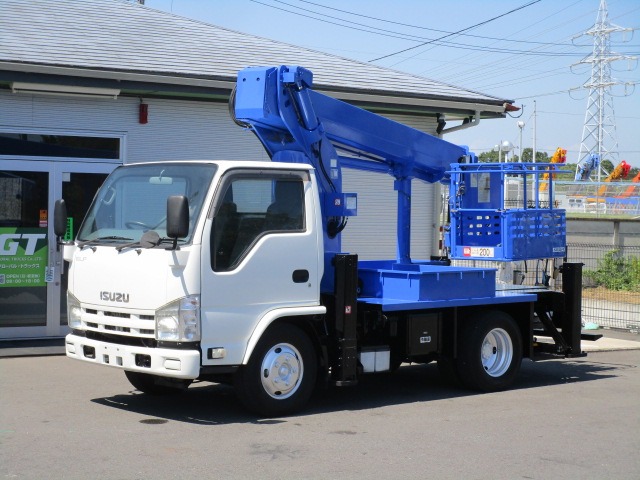 2014 Isuzu Elf