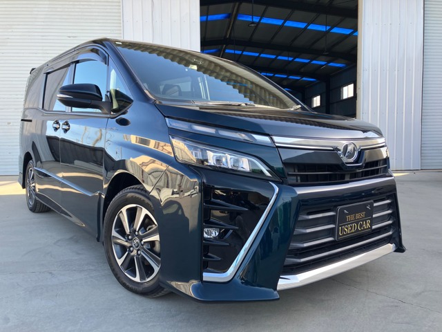 Toyota Voxy 1