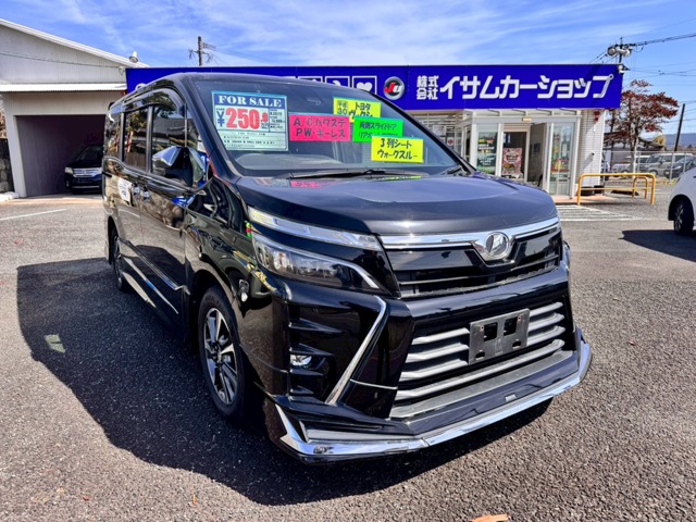 Toyota Voxy 1