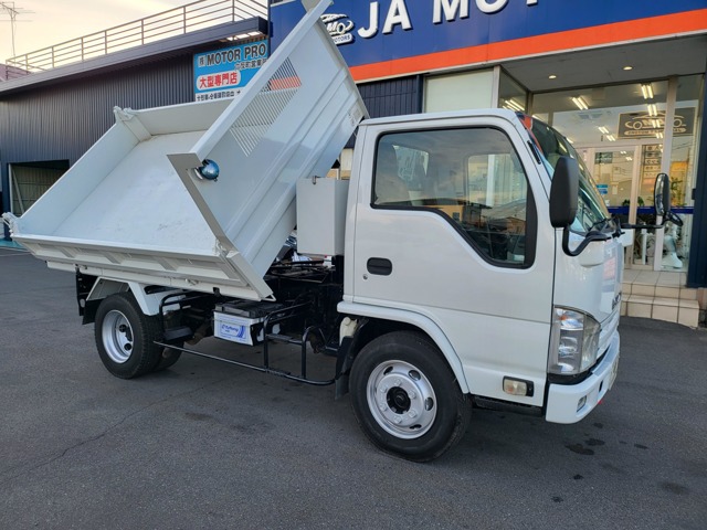 2011 Isuzu Elf