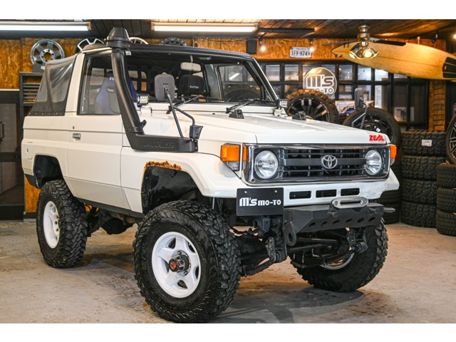 Toyota Land Cruiser 70 2