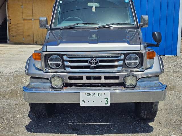 Toyota Land Cruiser 70 3