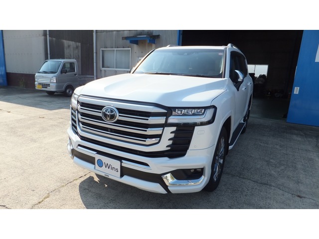 Toyota Land Cruiser 300 2