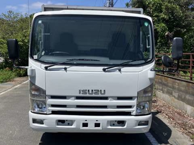 Isuzu Elf 1