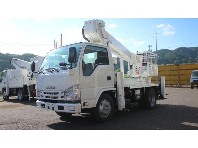 Isuzu Elf 1