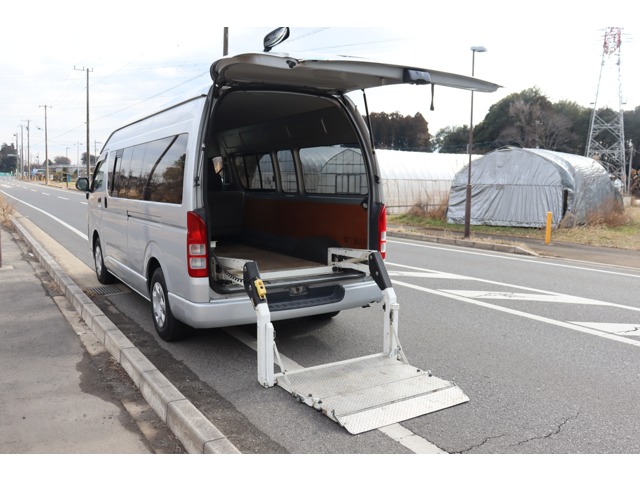 Toyota Hiace Van 1