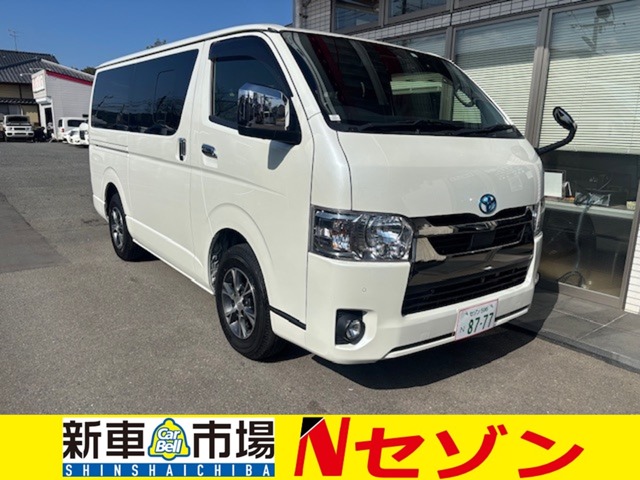 Toyota Hiace Van 1