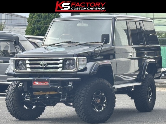 Toyota Land Cruiser 70 2