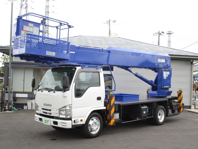 Isuzu Elf 1